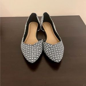 Gap Black and White Open Side Flats